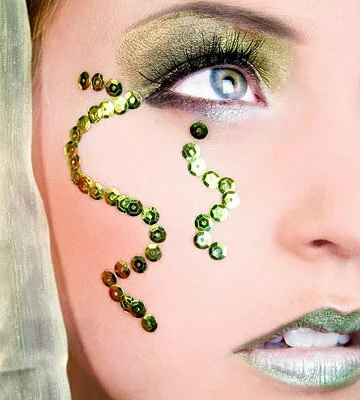 Cool green makeup style