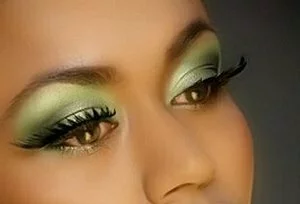 Green eyeshadow makeup style