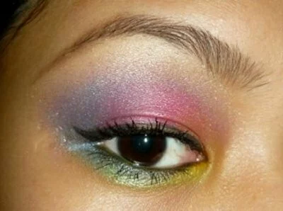 Make up eyeshadow ideas in yellow pink and blue