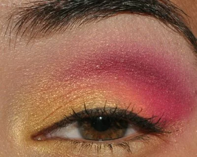 hot pink make up style