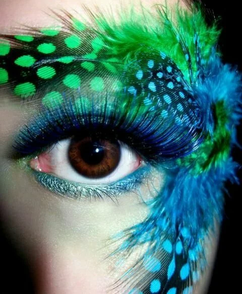 creative green-blue feather eye makeup style